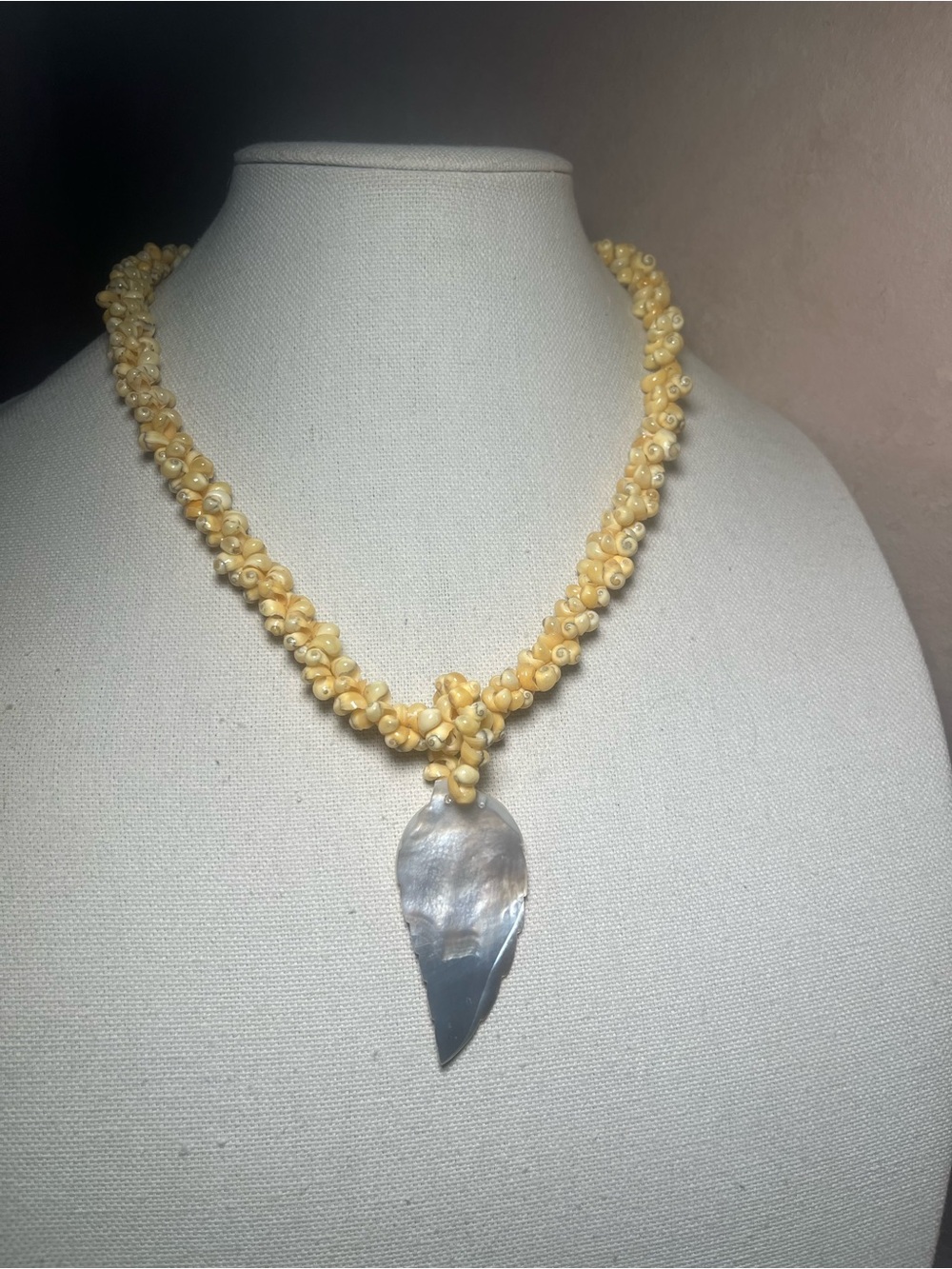 Vintage Yellow Spiral Seashell Mother Of Pearl Carved Pendant 20” Necklace